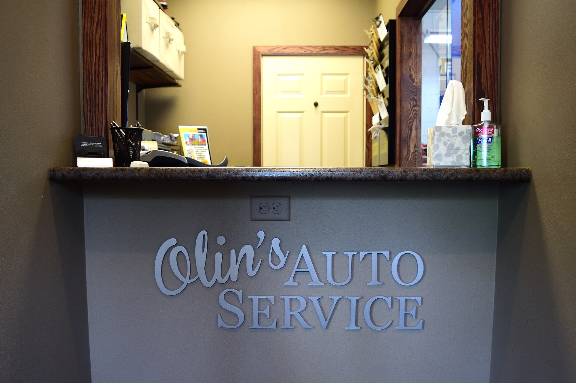 Image of the front desk at Olin's Auto Service, mechanics in Milton, WI